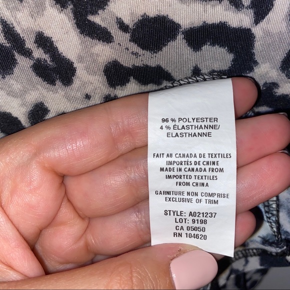 🌴 3/$30 JACOB Peplum Leopard Print Top 🌴 - Picture 3 of 4